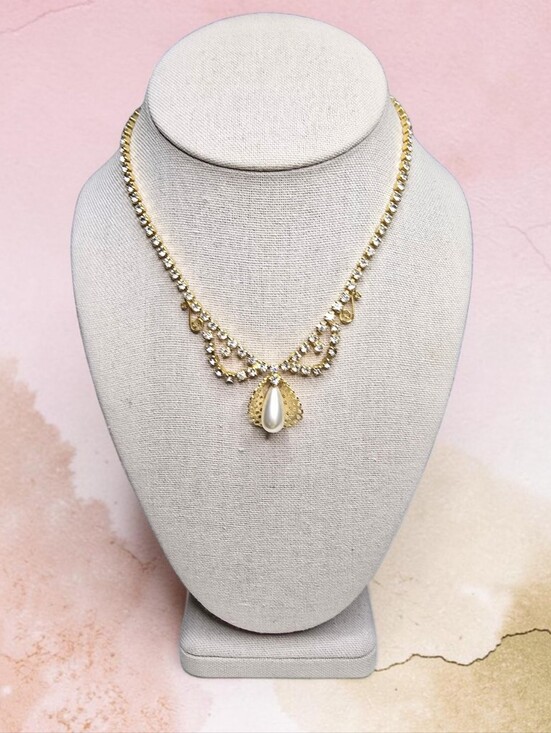 Vintage Jewelry - Vintage Gold Tone Rhinestone W/Faux Pearl Filigree Pendant Necklace